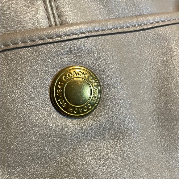 EUC Coach white metallic shimmer Leather Handbag - Picture 4 of 10